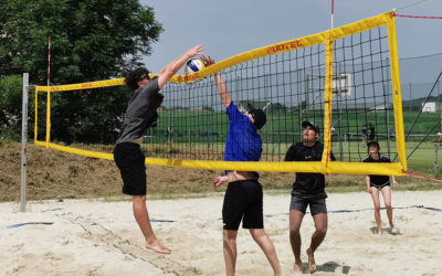 Beachvolleyball- und Tennisturnier