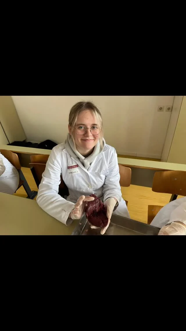 Nichts für schwache Nerven – aber mega spannend!
Im Biologielabor der 6.bc ging’s ans Eingemachte: Schweineherz & -nieren wurden ganz genau unter die Lupe genommen. Wie funktioniert unser Körper wirklich? Unsere Schüler*innen wissen jetzt mehr!

Du stehst auf echtes Bio statt nur Theorie?
Dann schau mal rein ins BORG & SPORT-BORG Jennersdorf!

#bioistmehralslernen #borgjennersdorf #sportborgjennersdorf #biolabor #herzundniere #schülerpower #deinezukunft #feldbach #fehring #südoststeiermark #stannaamainsiedel #badgleichenberg #jennersdorf #fürstenfeld #neuhausamklausenbach #seiborg #schulezumwohlfühlen #fy #fyp