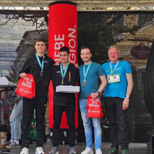 Unglaublich gut!
Laszlo Peter läuft beim Radio Steiermark Lauf in Bad Waltersdorf auf den 2. Platz –
8,4 km in nur 29:39 Minuten!

Mega Leistung – wir sagen: Herzlichen Glückwunsch!
Wer weiß, vielleicht steht ja bald jemand von euch auf dem Podest?

#RadioSteiermarkLauf #LaszloPeter #LäuftBeiDir #Südoststeiermark #Feldbach #Fehring #Fürstenfeld #Jennersdorf #StAnna #BadGleichenberg #NeuhausAmKlausenbach #Südburgenland #YoungRunners #NextGenSport #MotivationPur #SchuleMitPower #SportBORGJennersdorf
#BorgJennersdorf
#seiborg #schulezumwohlfühlen #fy #fyp