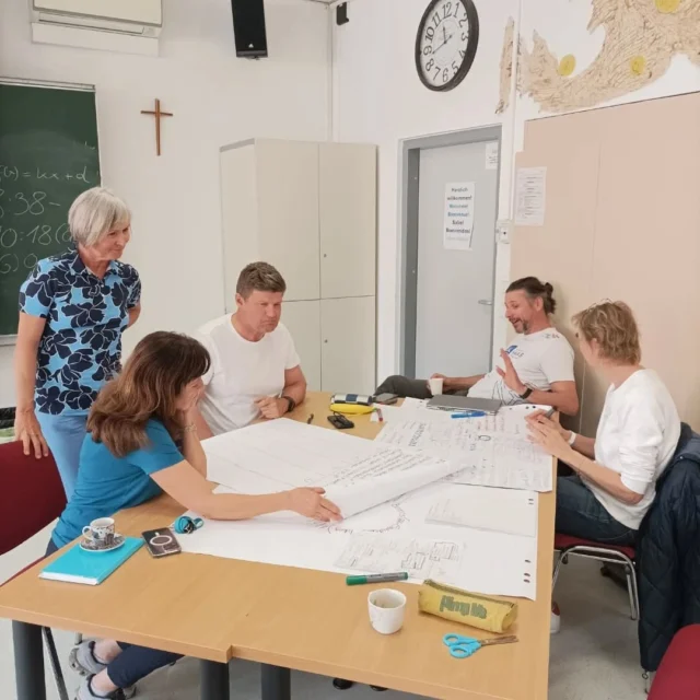Was läuft da bei den Lehrer*innen im BORG Jennersdorf?
Diese Woche stand Schulentwicklung am Programm – unsere Lehrer*innen tüfteln gemeinsam an neuen Ideen, wie unsere Schule noch besser werden kann! Für euch heißt das: mehr coole Projekte, neue Lernmethoden und frischer Wind im Schulalltag!

Du willst eine Schule, die mehr kann?
Dann schau dir das BORG und SPORT-BORG Jennersdorf mal genauer an!

#borgjennersdorf #sportborgjennersdorf #schulentwicklung #schuleneudenken #jugendpower #deinezukunft #feldbach #fehring #südoststeiermark #stanna #badgleichenberg #jennersdorf #fürstenfeld #neuhausamklausenbach #seiborg
#schulezumwohlfühlen
#fy #fyp