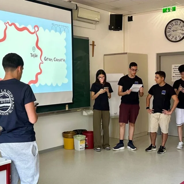 Erasmus+ bringt Europa nach Jennersdorf!
Im Herbst waren wir vom BORG Jennersdorf auf Gran Canaria und in Ungarn – jetzt sind unsere Freund*innen aus Spanien und Ungarn zu Besuch bei uns!
Gemeinsam entdecken wir diese Woche die Region: Graz, die Ölmühle in Jennersdorf, die Riegersburg, eine coole Kanufahrt und natürlich unsere Schule stehen am Plan.
Eine Woche voller Spaß, Action und neuer Freundschaften – Europa kann so cool sein!

#erasmusplus #schoollife #borgjennersdorf #cooleschool #jugendaustausch #graztrip #kanufahren #riegersburg #europaverbindet #friendsforever #jennersdorf #südoststeiermark #südburgenland #fehring #feldbach #fürstenfeld #stanna #badgleichenberg #austauschmachtspaß #14undvollcool #SportBORGJennersdorf
#seiborg
#schulezumwohlfühlen #fy #fyp